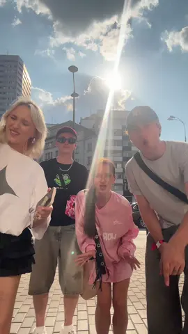 Ktos tam z tyłu przeszedł 😎 @Qry @Bart Kubicki @Hi Hania 