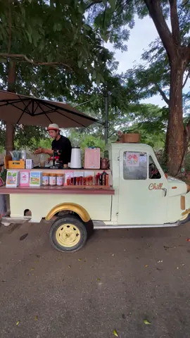ร้านกาแฟรถตุ๊กๆจิ๋วสุดน่ารัก เปิดคาเฟ่เคลื่อนที่ขนาดเล็กโดยไม่ต้องง้อระบบไฟฟ้า! บาริสต้าเสิร์ฟเมล็ดเมนูลาเต้จากกาแฟคุณภาพ กับบรรยากาศชิวๆยาวเช้าในเมืองเชียงราย @โค้ชสายป่าน สอนกาแฟ 📍เชียงราย #TikTokกินเที่ยว #Tiktokcoffee #coffee #coffeetiktok #coffeeshop #ร้านกาแฟเชียงราย 