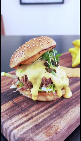 Pulled Pork Burger 🔥 #cheese #burger #food #Foodie #foodtiktok #FoodTok #Recipe #chef #cheflife #chefkochvincentkochshow 