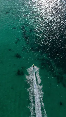 jetski dikarimunjawa adalah hal yang akan pernah kusesaliiii🧚🏻‍♀️🐳🌊💖 #jetski #fyp #trend #karimunjawa #sunset #pantai 