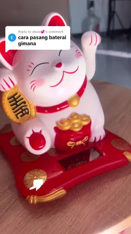 kucing yang biasa dipajang di toko toko chinese ..  ada yg batre ada yg solar , tenaga matahari.. kalo di video aku ini non batre ya alias pake matahari #kucinghoki #kucingmagnetuang #pajangankucinggoyang #pajangankucinghoki 