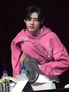 PARK SUNGHOON!!! Even though it's just taking off clothes to change, but why is it so cool 💪💪 #enhypen #parksunghoon #sunghoon #SUNGHOON #ENHYPEN #sunghoonenhypen #fyp #kpopfyp #kpop 