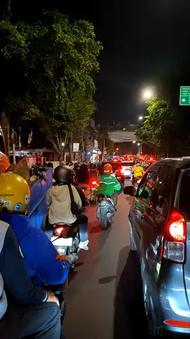 #story #mentahan #video #jakartamalam #macet #jalanraya #tiktok #fyppppppppppppppppppppppp 