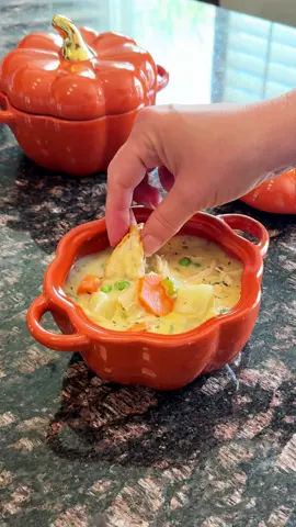 The soup series is back! Episode one is this creamy chicken pot pie soup. it’s the perfect comforting cozy meal. #fallrecipes #fallfood #fallcooking #hellofall #soupseries #soupseason #dinneridea #souprecipe #soup #souptok #soupseasonisuponus #homemadesoup #coldweatherrecipes #creamychickensoup #rotisseriechickendinnerideas #wintersouprecipes #creamysoup #chickenpotpiesoup #autumnvibes 