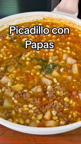 Picadillo con Papas y Elote Receta Fácil 😋 Si alguna vez has querido aprender a hacer picadillo, esta receta sencilla es justo lo que necesitas. El picadillo se prepara con carne molida, y me encanta agregarle elote fresco y papas. A mis niños les encanta en burritos, ¡súper delicioso! INGREDIENTES PARA PICADILLO: Para la salsa: ► 2 tazas de agua ► 3 jitomates ► 1/4 de cebolla blanca ► 1 chile serrano ► 4 cditas de consomé de res Para el picadillo: ► 2 elotes frescos ► 500 g de carne molida ► 2 dientes de ajo picados ► 1/4 cdita de pimienta negra ► 2 papas ► 1/2 cebolla blanca ► 1 jitomate ► Manojo de cilantro #fyp #foryou #parati #Receta #recetas #recetasfaciles #Recipe #mexicanfood #FoodTok #foodtiktok #picadillo #picadillodecarnemolida #picadilloconpapas #picadillorecipe 