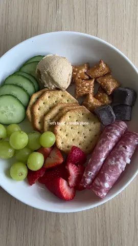 bringing the snack plates back 🥨 in the time it took me to edit and post this, I have already finished eating it. I loooooove snack plates for that in-between lunch and dinner time when you’re a liiiittle hungry but don’t want to eat too much. also last time I posted one of these someone commented that it looked like one of those plates that people make for their dogs and now I can’t unsee that.  anywho, details: • strawberries • cucumber slices • multigrain crackers from @traderjoes  • grapes • @ithacahummus french onion hummus • @simplygum salted peanut chocolate date bars • peanut butter filled pretzels • salami slices 🫶🏼