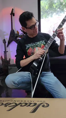 Unboxing my new Jackson King V JS32 🤘🏼 @Jackson Guitars #JacksonKingV #Megadeth