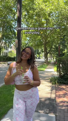 i am not me without my iced vanilla latte 🥰 #girls #coffee #relatable 