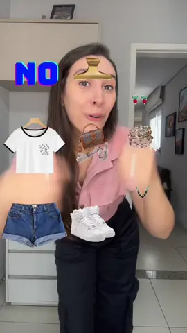 Bora montar mais um look com a ajuda do filtro? E dessa vez tem filtro novo! 🤩 Adoreeiii esse novo filtro, achei que as peças são bem usáveis e gostei de tudo que saiu!  O resultado tá no próximo vídeo! 😉