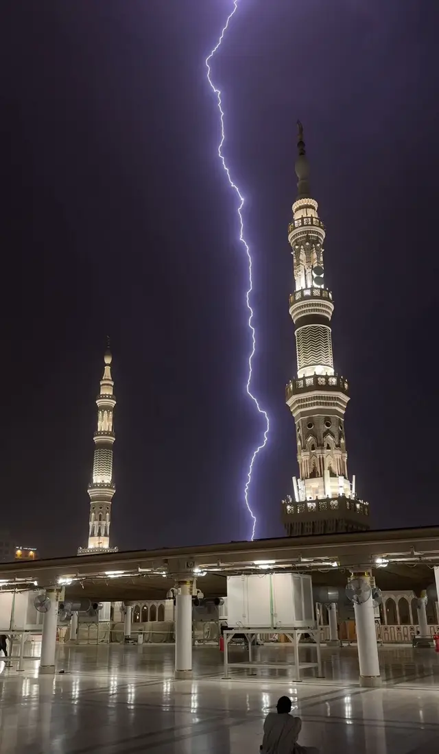 #المدينه_المنوره #الحرم_النبوي #المدينه_اليوم #برق #سلطانة #تصويري📷 