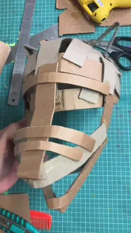 Casi #lobo vamos a ver como sale. Talvez utilice papel #crepes.   . . . . . #papercraft #manualidad #proyectoescolar #pancartas #crafter #carton #wolfcut #cartonaje #cajitas #papercutting #papeleriacreativa #helmet #máscaradecartón 