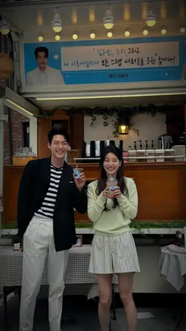 LEE JONG SUK GỬI XE CAFE CHO WOOBIN & SUZY Ở PHIM TRƯỜNG 