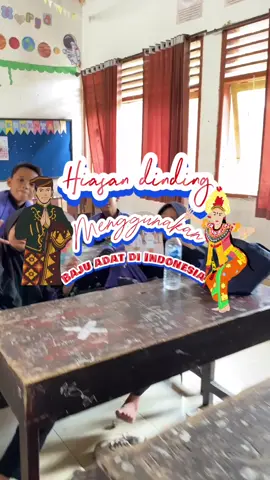 Hiasan dinding dengan mengenalkan berbagai macam baju adat di Indonesia. Filenya sudah ada di bio ya ibu bapak guru hebat #hiasandindingkelas #kelaskreatif #teksmultimodal #gurukreatifindonesia 