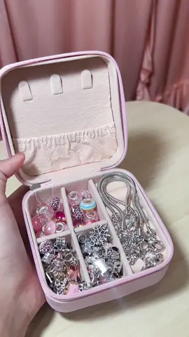 Lucuuu banget next vt buat gelangnya #fyp #bracelets #diybracelet #charms #pandorabracelet 