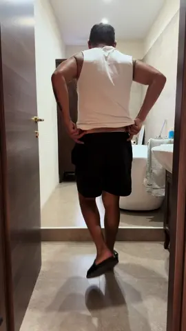 Anche dietro una porta di casa il cane di sente abbandonato 🐶🐶😱#kira_family #dog #dogtok #abbandono 