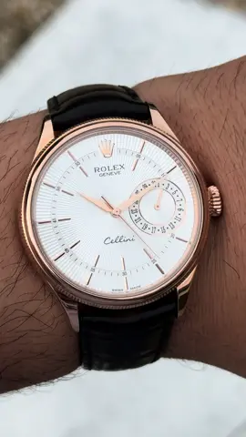 Elevate your style with the timeless elegance of the Rolex Cellini Date 39mm in Everose gold. This 2016 masterpiece features a sophisticated black dial and is the epitome of classic luxury. Perfect for those who appreciate the finer things in life. #MarcGebauer #RolexCellini #EveroseGold #LuxuryWatches #TimelessElegance #swissmade 