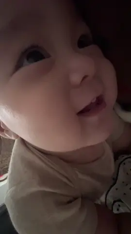 cảnh này chỉ diễn ra sau khi mới ngủ dậy, nhưng giấc trước đó phải ngon🤭 #xuhuong #fyp #viral #momlife #mebimsua #baby #cute #embedangyeu #moment #momandson 