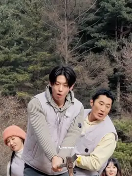 semudah itu potong kayu buat Dex😭🫵🏻 #TheZoneSurvivalMission3 #TheZoneSurvivalMissionSeason3 #더존버텨야산다시즌3 #YooJaeSuk #DEX #KwonYuRi #KimDongHyun #varietyshow #koreanvarietyshow #koreandrama #foryou 