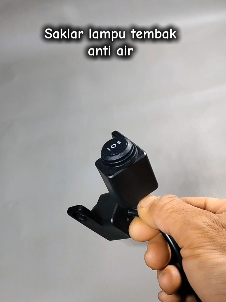SAKLAR ON OFF COCOK UNTUK LAMPU TEMBAK WATERPROOF !!! UNIVERSAL / COCOK KE SEMUA JENIS MOTOR BISA 3 FUNGSI : HIGH / LAMPU JAUH - LOW/LAMPU DEKAT OFF BAHAN BODY BESI GOOD QUALITY !! ORIGINAL MOSCOW PRODUCT TERSEDIA VARIAN SAKLAR BISA KIRI/KANAN BAHAN BODY ABS PLASTIK HARGA SATUAN / 1PCS CARA PEMASANGAN: KABEL MERAH = POSITIF AKI KABEL KUNING = POSITIF LAMPU PENDEK KABEL HITAM = POSITIF LAMPU JAUH #saklarmotor#saklarlamputembak#saklaronoff 