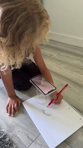 I found this so cool😂👏🏽 #fyp #tracing #ardrawing #anime #animedrawing #deeandrudy #kidsoftiktok 