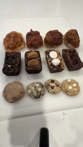 #cookies #honeybun #cookiesncream #oreo #goldenoreo #chocolatechipcookies #confetti #funfetti #brownies #caramel #peanutbutter #nutterbutter #smores #marshmallow #coffeecake #nutella #halloween #strussel #pumpkinspice 