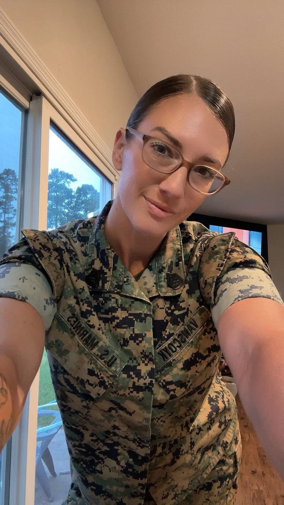 Tight sleeves & a slick back bun 🫶🏼 #usmc #miltok #slickbackbun 