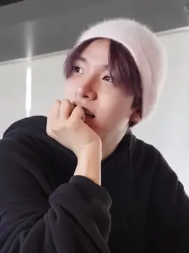 why you lookin’ at me like I’m your #heeseung #enhypen 