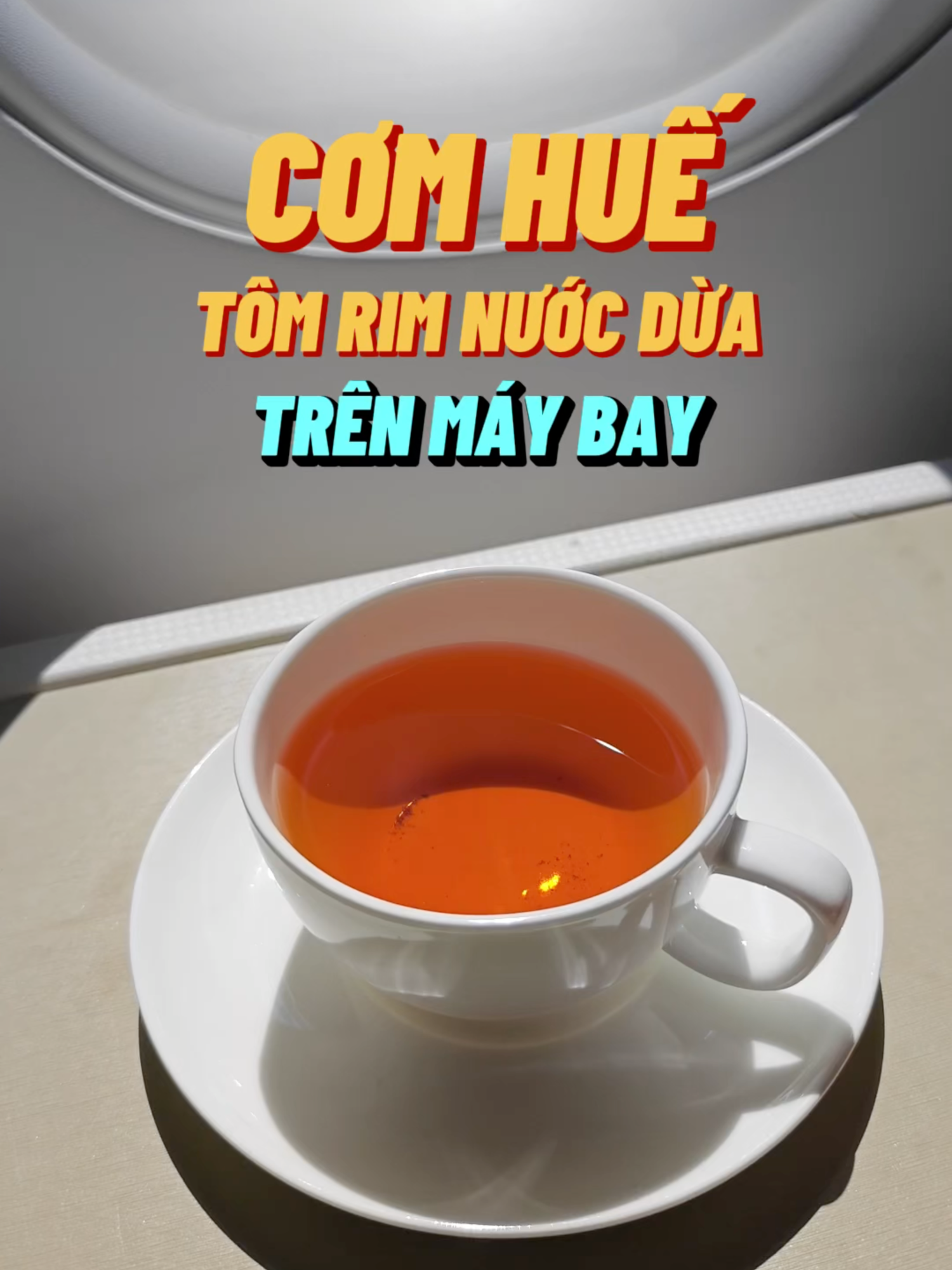 Cơm Huế tôm rim nước dừa trên máy bay. #travip #yeumaybay