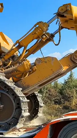 Transporting The Caterpillar D9T Bulldozer To The Next Project 
