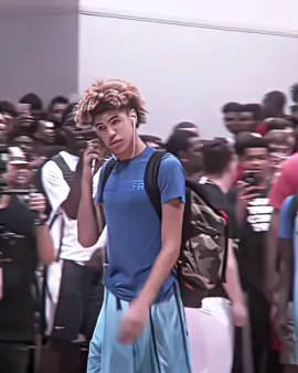 LaMelo Vs. Zion 🔥 #basketball #basketballedits #viral #NBA #fyp #foryou #foryoupage #ballislife #dunk #overtime #lameloball #anklebreaker #zionwilliamson #dunk #highschool #highschoolbasketball #crashout #sports #aftereffects 