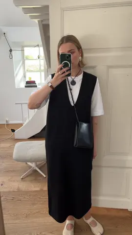 Fit check🖤 the viral dress that is a great dupe for THE the row dress🖤 #therow #jilsander #cos #cartier #cartiertank #cartierlove #bobhaircut #tabishoes #tanksolo #demure #cartiertankwatch #mindful #cutsie #fashion #styletips #autumn 