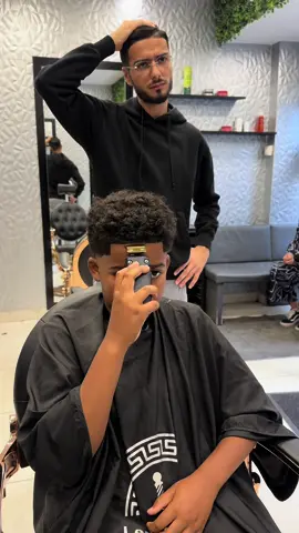 Qu’est-ce que vous en pensez ? Insta: Adem_bvrber  #cut #haircut #contour 