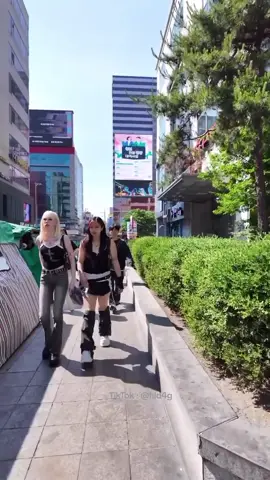 Korea Seoul 🇰🇷🩷   Hongdae Street ☀🤩💚💛#hongdae   #hongdaestreet #seoul #korea #myeongdong #korea #koreatravel #koreatrip #koreaflower #koreatourism #koreatour #koreagram #pop #koreabeauty #Corée #voyageCorée #Seoul #koreanische #korealife #Koreanscenery #bts #blackpink #busan #busantrip #explore #foryou #influencer #southkorea #v #hongdae #hongdaestreet #seoul #tiktok #trending #capcut #viral #fyp #foryou #foryoupage #fyppppppppppppppppppppppp 