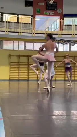 CLASS💕🫶 #fyp #italy🇮🇹 #ballerina #turns #balletdancer #balletcore #ballet 