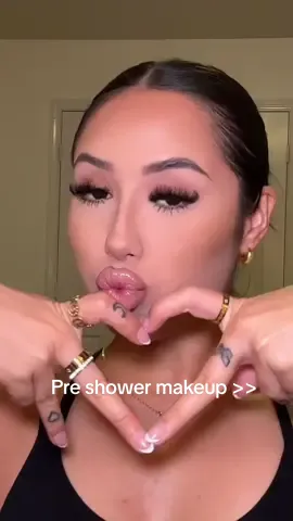 Makeup before the shower🫧 #preshowermakeup #showermakeup #MakeupRoutine #makeup #grwm 