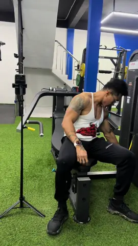 Until failure 😫 #scitecnutrition #scitec #workout #Fitness #gym #thrivefitnessjambi 