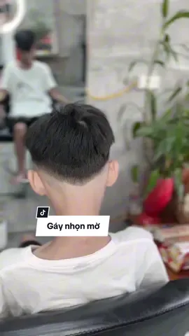 Đảo mái cho boy phố 2k12 #tocnamdep #xuhuong #thinhhanh #fyb #barbershop #hoccattocnam #CapCut 