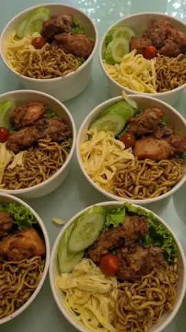 NASI KUNING ULTAH ANAK Kemasan rice bowl, isian : 🍚 Nasi Kuning 🍗 Ayam Goreng Tepung 🍜 Mie Goreng 🥚 Telur Dadar Rawis 🥬 Garnish : selada, timun dan tomat cherry Order & information : WA 081802728285 #oikpawon #nasikuning  #nasikuningultah #ricebowl  #nasikuningoikpawon #nasikuningtangerang #nasikuningultahtangerang #nasikuningulangtahun  #fypシ 