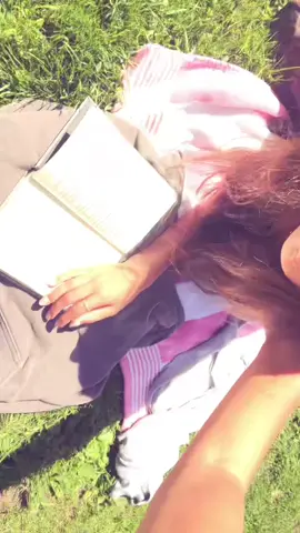 i need out of the house #sanfrancisco #book #shereads #ggpark #park #sunday #fypシ゚viral #fyp #viralvideo 