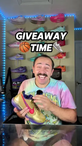 WHO WANTS ANOTHER GIVEAWAY?! #sneakers #basketball #fyp #kobe 