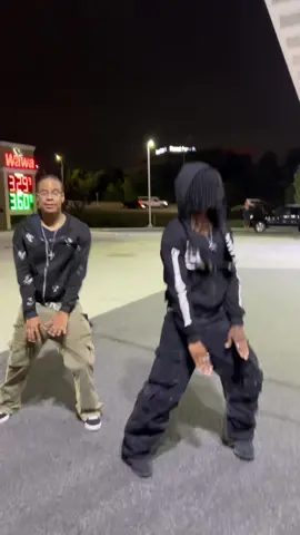 Yk I had to hit it w/ @★ 𝑅𝐸𝐿𝐿★ #fyp #fashion #fun #dance (dc: @Kaylaäᥫ᭡.) (🎥: @vitalxfile)