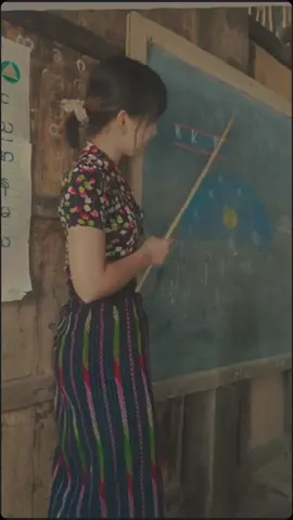 ကျောင်းသားတွေက 18 ဝန်းကျင်..ကိုယ်ဂ 20 မပြည့်တေးတဲ့ ကလေးမလေး... စာသင်ခန်းဝင်ရင် ပြောမရရင်ငိုဖို့ဖဲသိတဲ့ ဆရာမလေးမို့ တစ်ကျောင်းလုံးရဲ့ဂရုစိုက်မှု့တွေအပြည့်ရတေ...ဆံထုံးထုံးမလာနဲ့ကျောင်းသူနဲ့တူလို့ပါလို့ပြောတဲ့ ကျောင်းအုပ်ကြီးနဲ့က ခနခနငြင်းခုံရ...ကျောင်းဆင်းချိန်လမ်းမှာတွေ့လို့ကျောင်းတေနူတ်ဆက်ရင် 