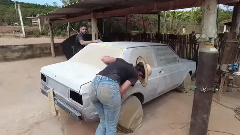 Ela pintou o carro em casa - Ficou bom? 🚗🎨 (Daiane Pimenta) #pinturaautomotiva #restauração #diyproject #daianepimenta