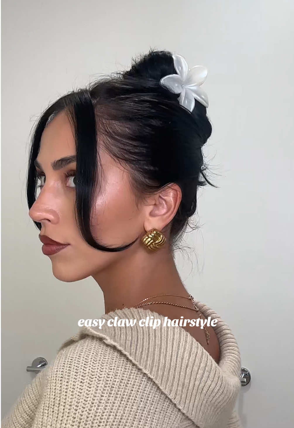easy hairstyle that lasts all day #hair #easyhairstyles #clawclip #hairhack 