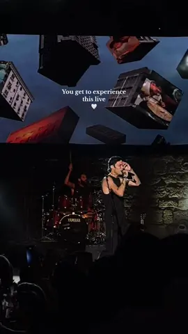 A crowd of heartbroken people singing at the top of their lungs ❤️‍🩹 @cairokee #cairokee #cairokee_كايروكي #amireid #ananegm 