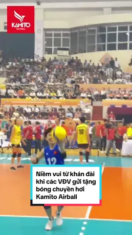 Khán đài reo hò vui mừng khi các VĐV tiếp tục tặng quả bóng chuyền hơi Kamito Airball trước trận chung kết VTV Cup 2024 🥰🥰🥰  #Kamito #KamitoVolleyball #VTVCup2024 #bongchuyen #volleyball #sport #sportsontiktok #thethaomoingay #EnjoyTheGames 