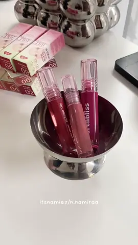 Jujur mousse tint Barenbliss itu salah satu lip tint yang stainnya gokil banget. Finishnya mousse tapi stainnya kuat banget. Nah ini 3 warna barunyaaaa! Shade 07 pasti jadi best seller😋 #barenbliss #moussetint #barenblissmoussetint #moussetintbnb #liptint #lipmoussetint 