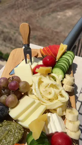 While my favorite songs play in the background, I take pleasure in crafting this delightful plate 🎶 #breakfast #cheese #sunum #healthy #health 