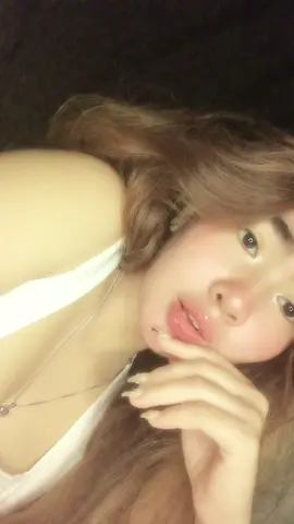 i know you wanna kiss me👄