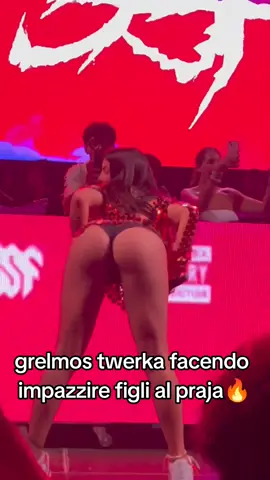 grelmos twerka facendo impazzire i figli al praja🔥✨ #grelmos #grelmoss #grelmosss #perte #foryou #viral #disco #family #funny #cute #twerk @Grelmosss @grelbosss @lucrelmos @jenni serpi @PRAJA GALLIPOLI 